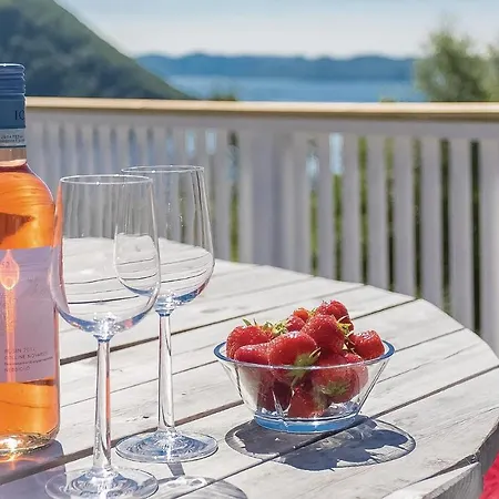 Nice In W/ Wifi And 4 Bedrooms Farsund