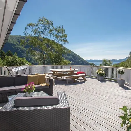 Nice In W/ Wifi And 4 Bedrooms Farsund