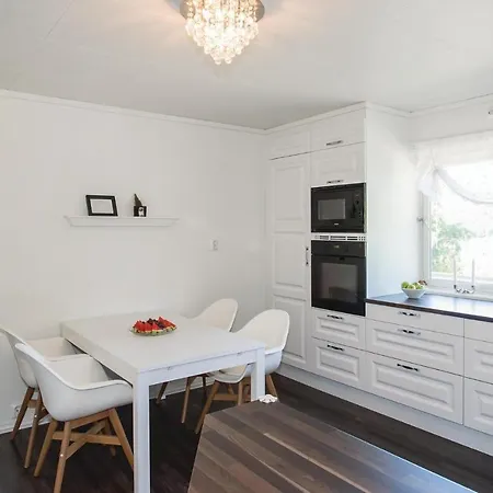 Nice In W/ Wifi And 4 Bedrooms Farsund